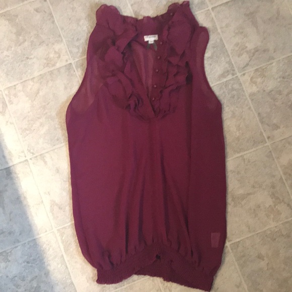 Sheer raspberry sleeveless blouse - Picture 2 of 3